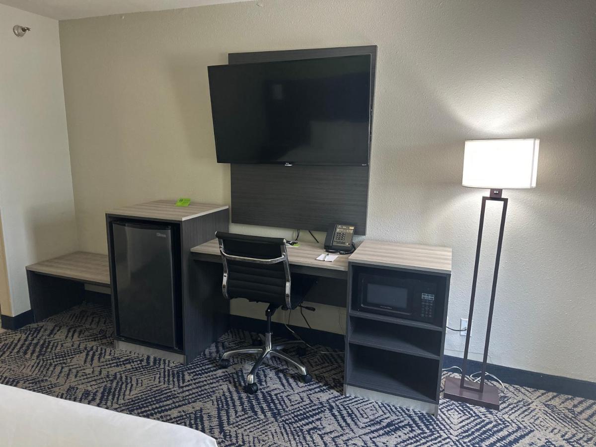 La Quinta Inn by Wyndham Omaha Southwest - image 7