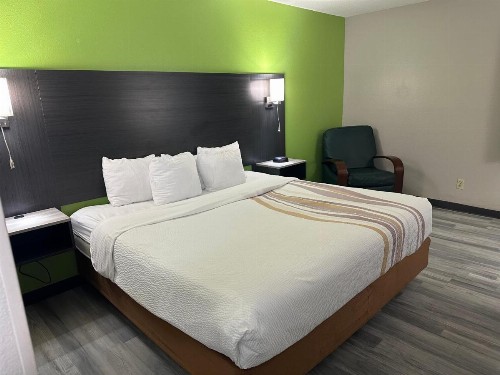La Quinta Inn by Wyndham Omaha Southwest - image 9