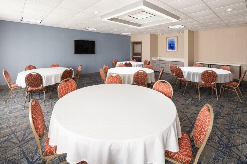 Holiday Inn Express Hotel & Suites Cherry Hills an IHG Hotel - image 15