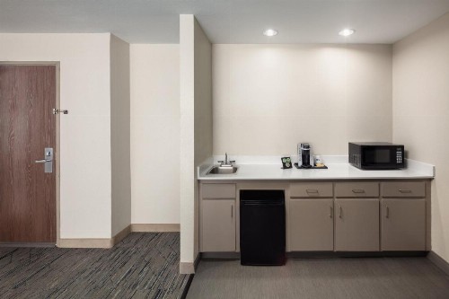 Holiday Inn Express Hotel & Suites Cherry Hills an IHG Hotel - image 18