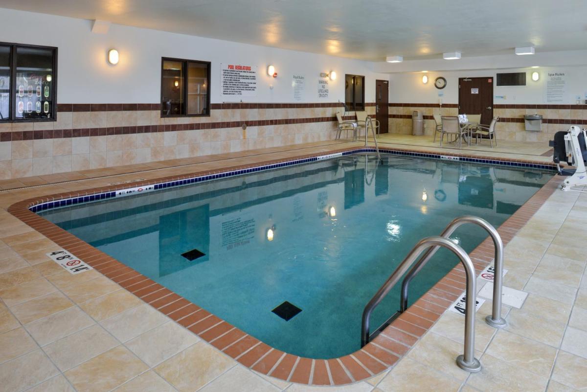 Holiday Inn Express Hotel & Suites Cherry Hills an IHG Hotel - image 2