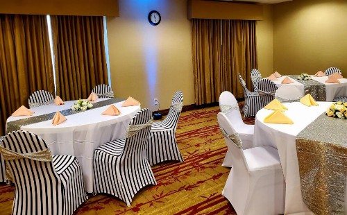 Holiday Inn Express Hotel & Suites Cherry Hills an IHG Hotel - image 39