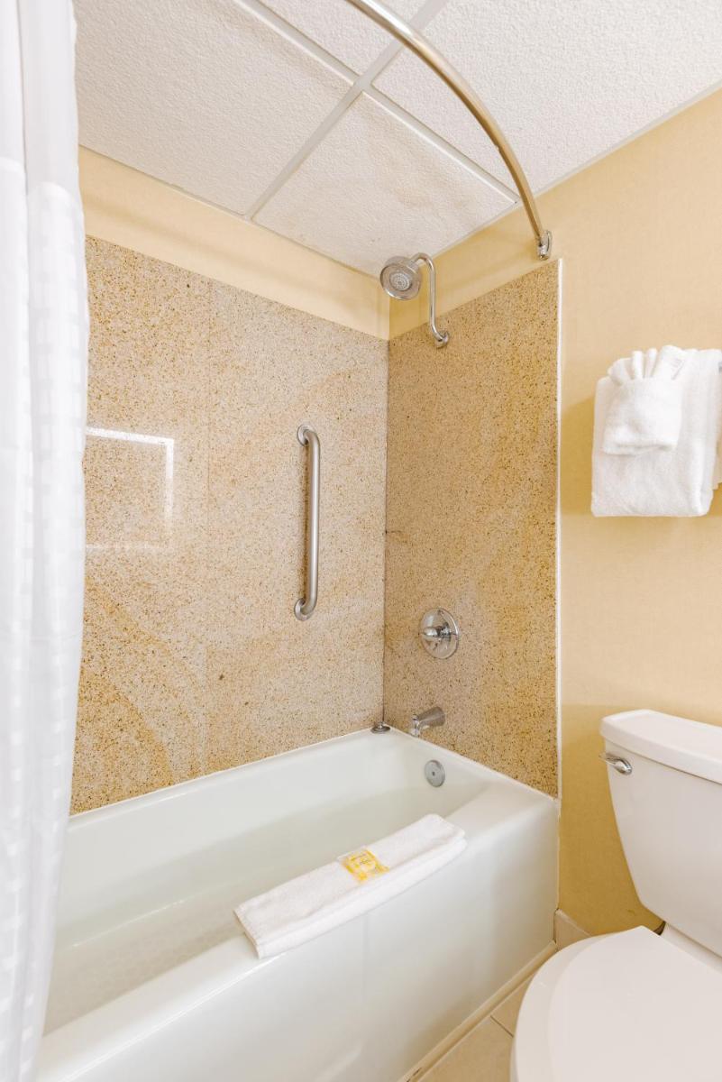 Sheraton Omaha - image 2