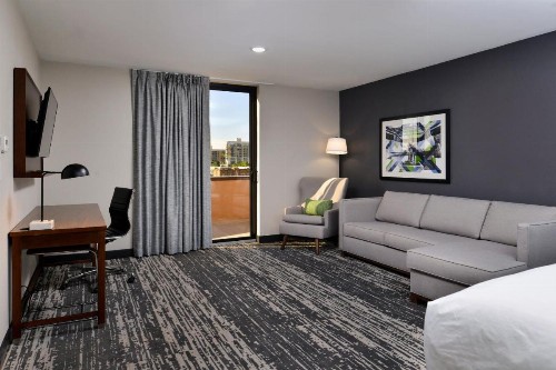 Four Points by Sheraton Omaha Midtown - image 13