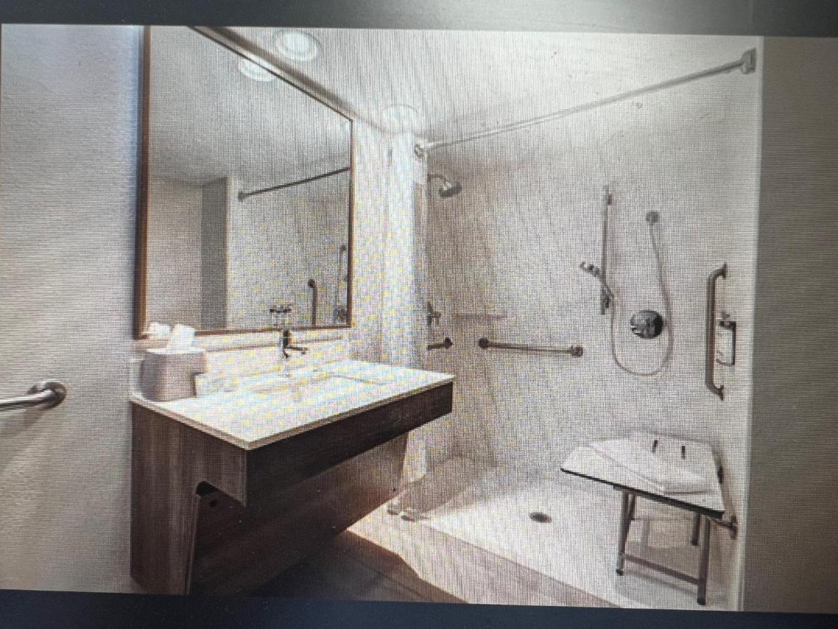 Holiday Inn Express Omaha West - 90th Street an IHG Hotel - main image