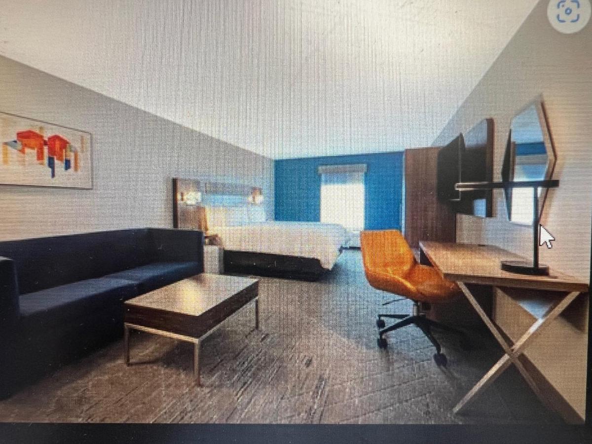Holiday Inn Express Omaha West - 90th Street an IHG Hotel - image 7