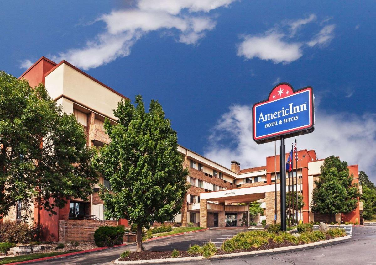 AmericInn by Wyndham Omaha - main image