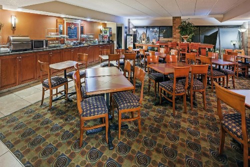 AmericInn by Wyndham Omaha - image 21