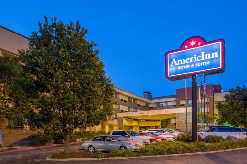 AmericInn by Wyndham Omaha - image 38