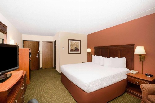 AmericInn by Wyndham Omaha - image 44