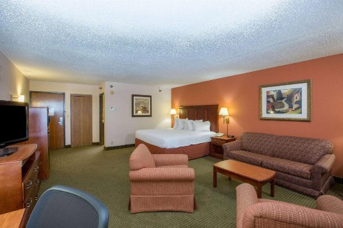 AmericInn by Wyndham Omaha - image 46