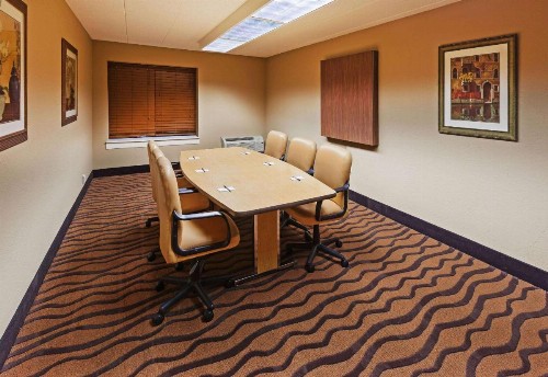 AmericInn by Wyndham Omaha - image 47