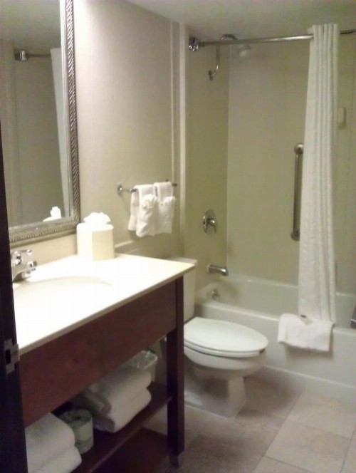 AmericInn by Wyndham Omaha - image 7