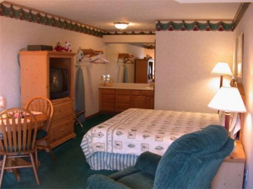 Townhouse Inn & Suites Omaha - image 10