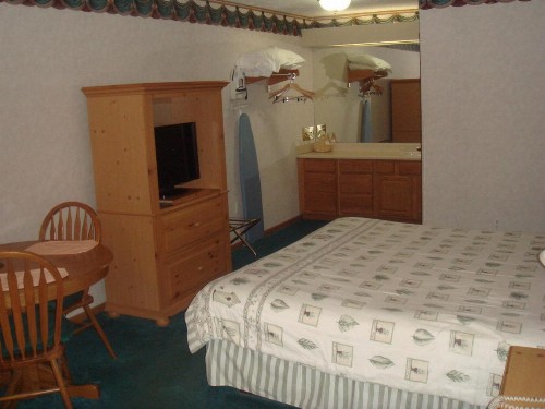 Townhouse Inn & Suites Omaha - image 11