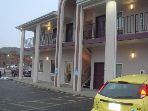 Townhouse Inn & Suites Omaha - image 17