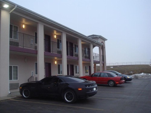Townhouse Inn & Suites Omaha - image 18