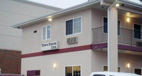 Townhouse Inn & Suites Omaha - image 2
