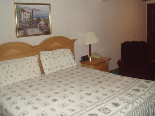 Townhouse Inn & Suites Omaha - image 4