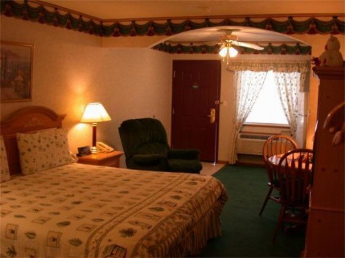 Townhouse Inn & Suites Omaha - image 5