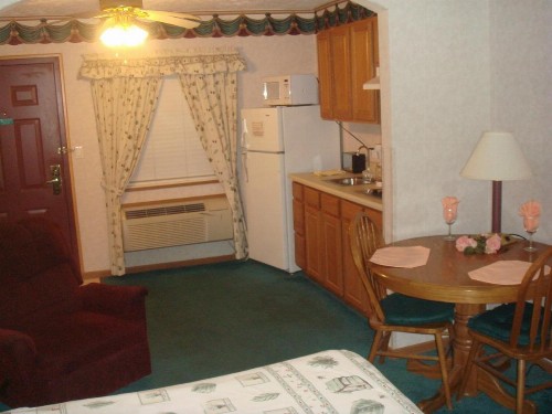 Townhouse Inn & Suites Omaha - image 8