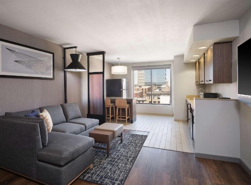Hyatt Place Omaha/Downtown-Old Market - image 17
