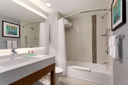 Hyatt Place Omaha/Downtown-Old Market - image 6