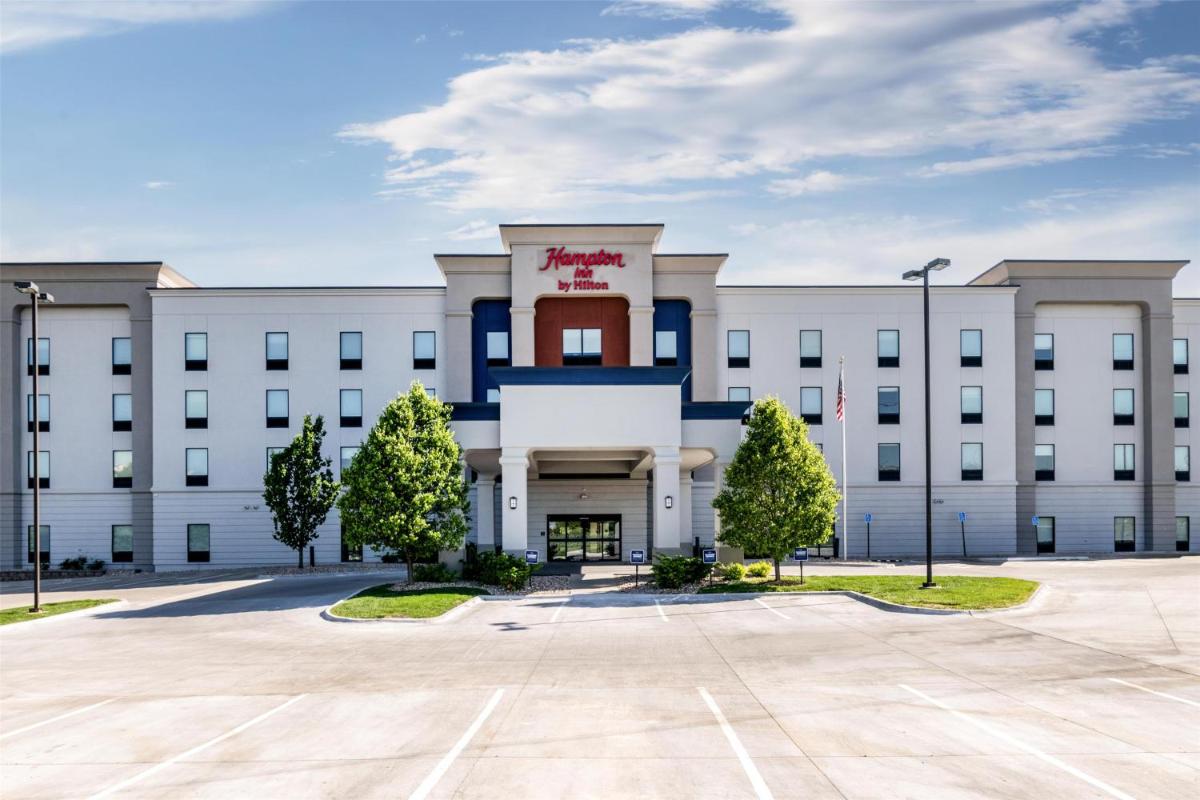 Hampton Inn Omaha/West Dodge Road Old Mill - main image