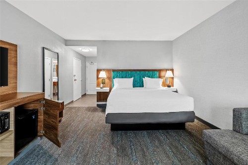 Hampton Inn Omaha/West Dodge Road Old Mill - image 13