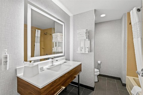 Hampton Inn Omaha/West Dodge Road Old Mill - image 17