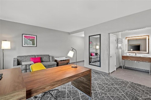 Hampton Inn Omaha/West Dodge Road Old Mill - image 18