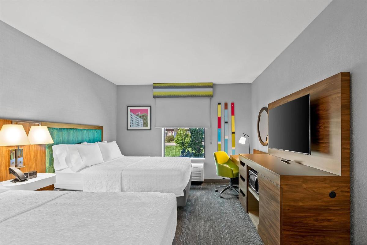 Hampton Inn Omaha/West Dodge Road Old Mill - image 3