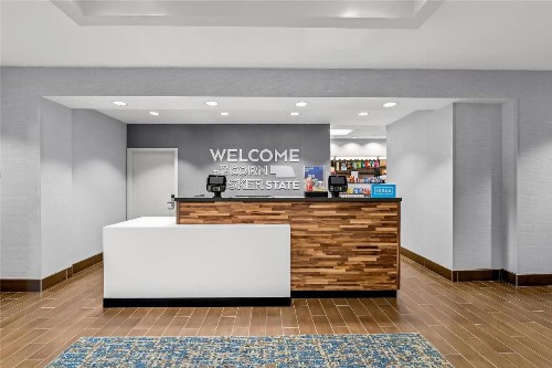 Hampton Inn Omaha/West Dodge Road Old Mill - image 30