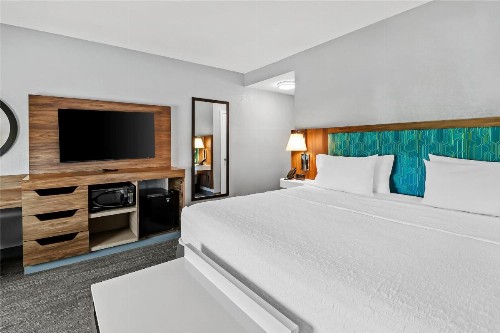 Hampton Inn Omaha/West Dodge Road Old Mill - image 6