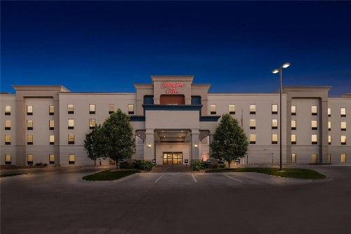 Hampton Inn Omaha/West Dodge Road Old Mill - image 8