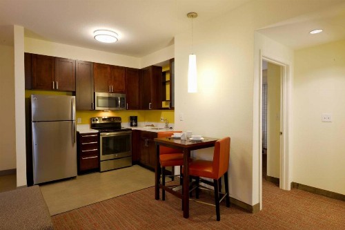 Residence Inn by Marriott Omaha Aksarben Village - image 6