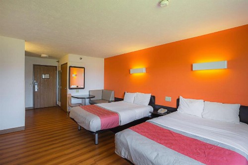 Motel 6 Omaha - IAT West - image 10