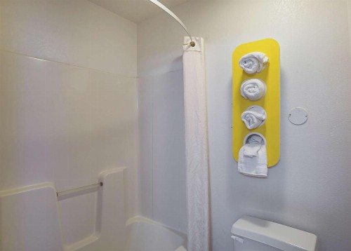 Motel 6 Omaha - IAT West - image 14