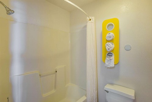 Motel 6 Omaha - IAT West - image 15