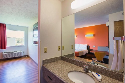 Motel 6 Omaha - IAT West - image 16