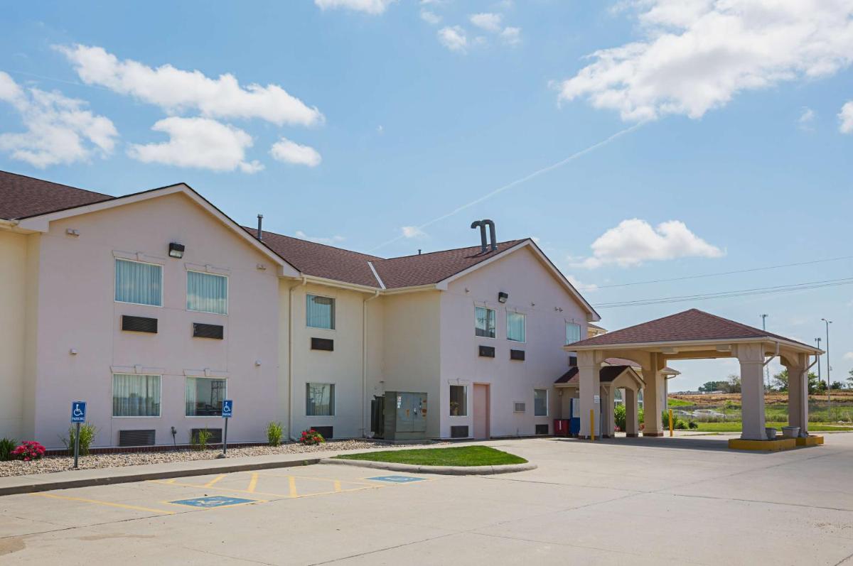 Motel 6 Omaha - IAT West - image 2