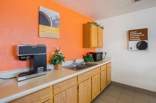 Motel 6 Omaha - IAT West - image 21