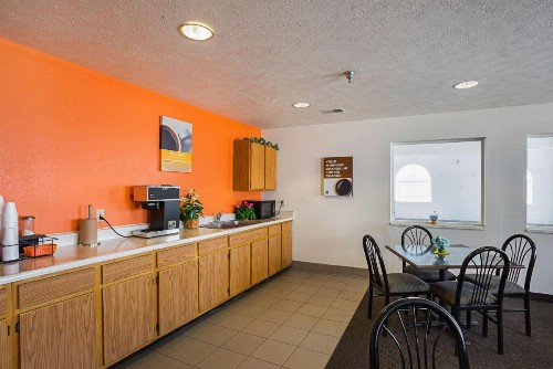 Motel 6 Omaha - IAT West - image 23