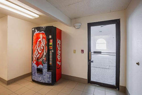 Motel 6 Omaha - IAT West - image 27