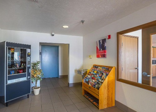 Motel 6 Omaha - IAT West - image 28