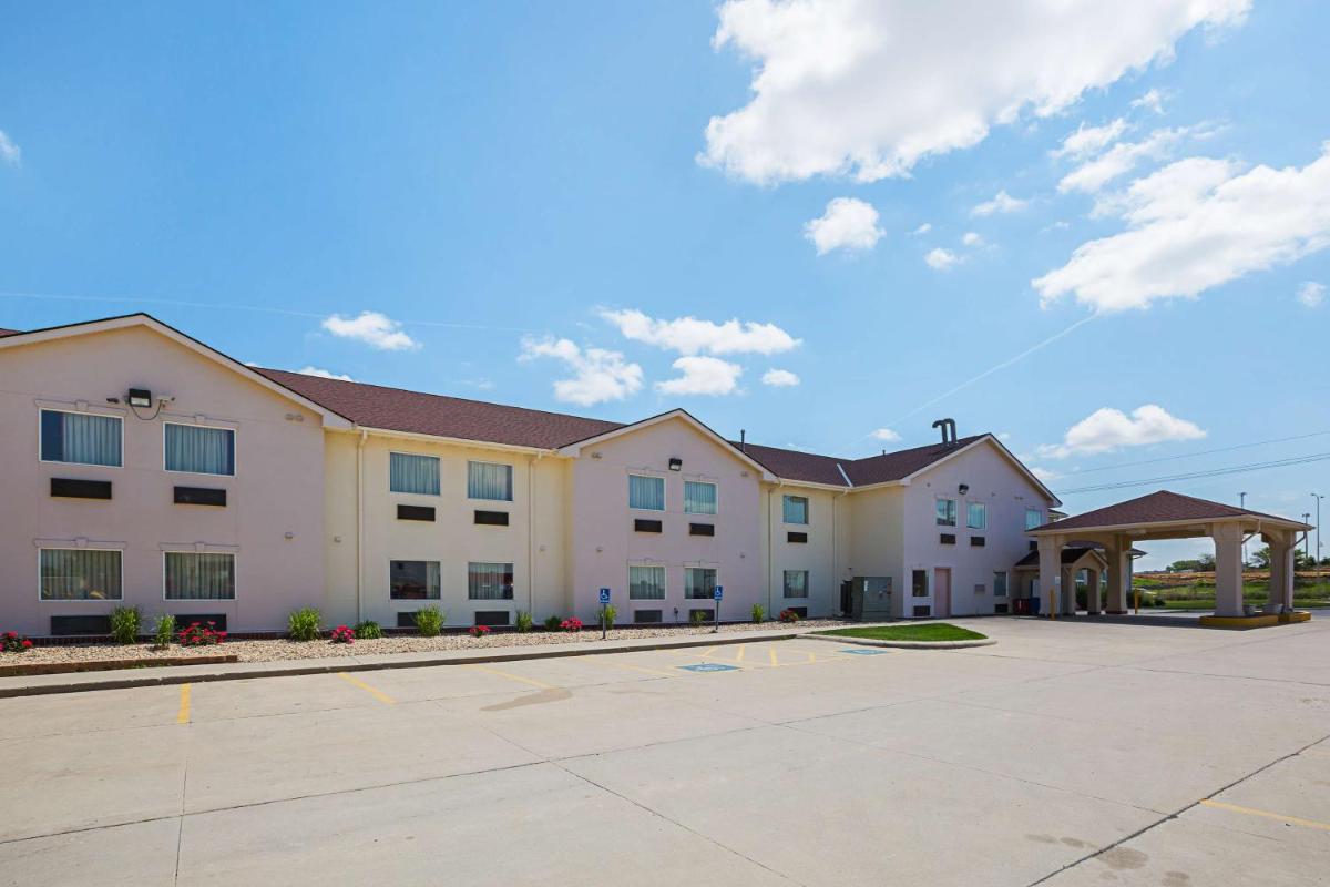 Motel 6 Omaha - IAT West - image 3