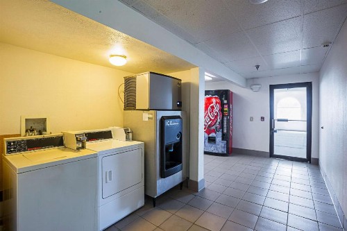 Motel 6 Omaha - IAT West - image 30
