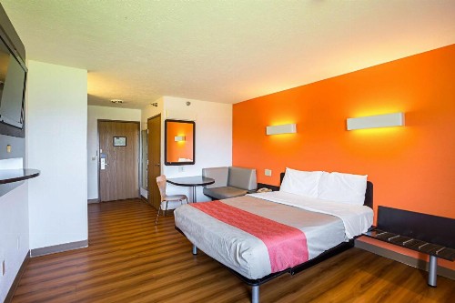 Motel 6 Omaha - IAT West - image 6