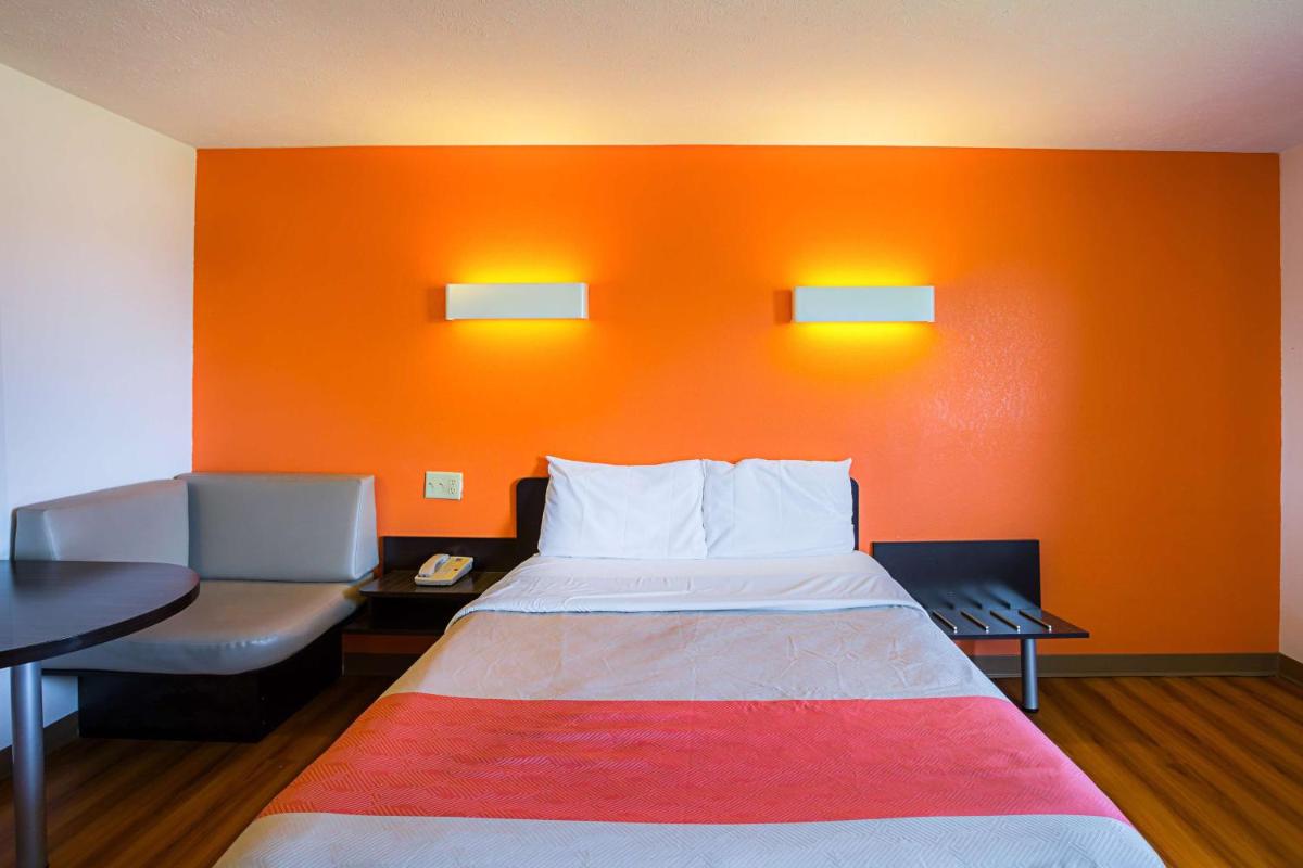 Motel 6 Omaha - IAT West - image 7