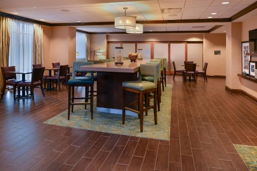 Hampton Inn Omaha Midtown-Aksarben - image 11
